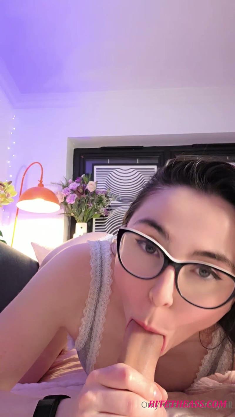 Emily Hill (littlee33) -  Emily Hill (littlee33) - Girlfriend Experience Roleplay [FullHD 1080]
