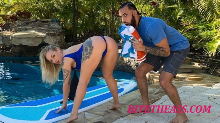 Elana Bunnz - Paddlin' That MILF [SD 480p]