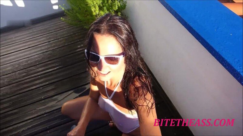 Pia_von_Padberg - Im nassen String-Body zeige ich meine prallen Schamlippen - blas... [FullHD 1080P] 