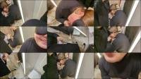 TheTemptingTwosome - Fast von Mitarbeiter erwischt - Riskanter Blowjob in der Umkl... [FullHD 1080P] 
