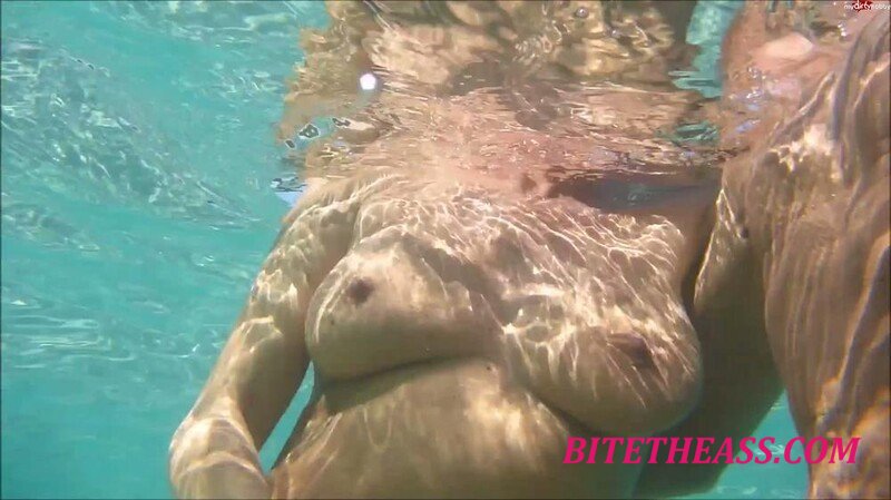 PiaPopp - Kurzer Wichsclip unter Wasser [FullHD 1080P] 