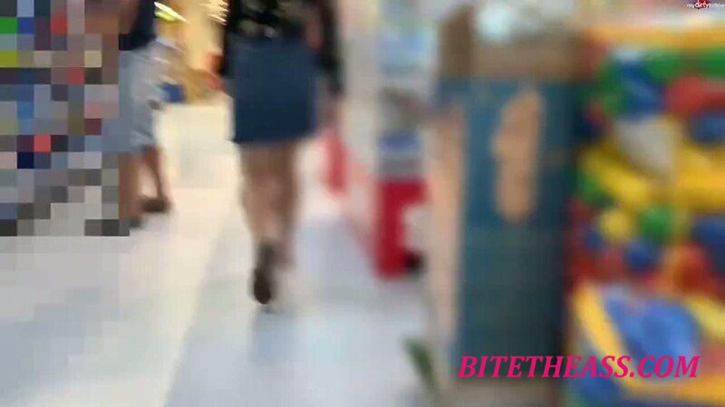 SteffiBlond - Krasse Duft Pfutze im Toys Geschaft - Dreister Public Piss [HD 720P]