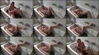 SexyDini - Mit dem Duschstrahl zum Orgasmus [HD 720P] 