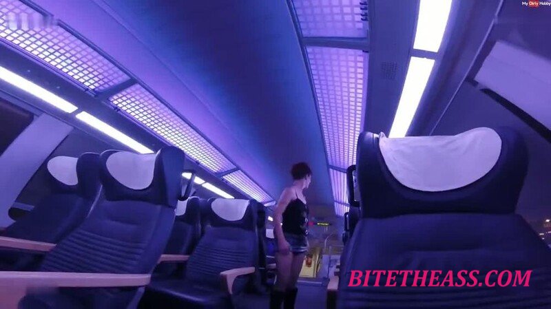 HornyRoxy - MEGADREIST Abgepisst in der ersten Klasse [HD 720P]