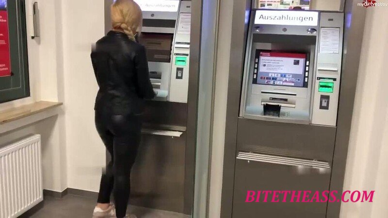 SteffiBlond - Offentlich in die Bankfiliale gepisst - bis nach Hause schaffe ich e... [HD 720P] 