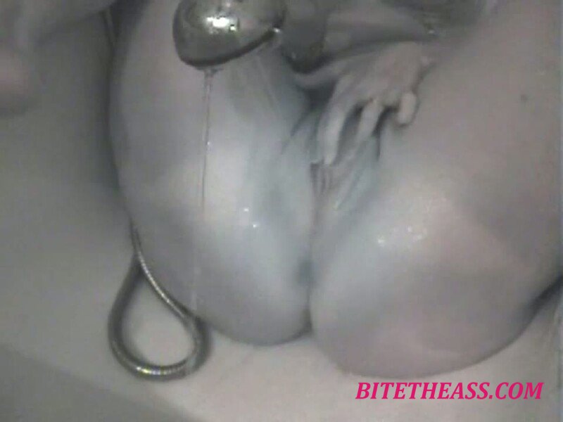 LuderChantal - SB Duschstrahl [HD 720P]