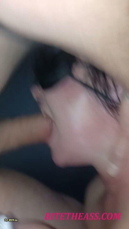 Lost-in-Berlin - Gefesselte Schlampe wird in den Hals gefickt und vollgespritzt [FullHD 1080P] 