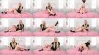  Roxie Rae Fetish - Roxie�s Legs Make Your Small Dick Twitch [FullHD 1080]
