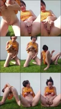 JulieEroticDress -  JulieEroticDress - Nackt squirting im freien [HD 720]
