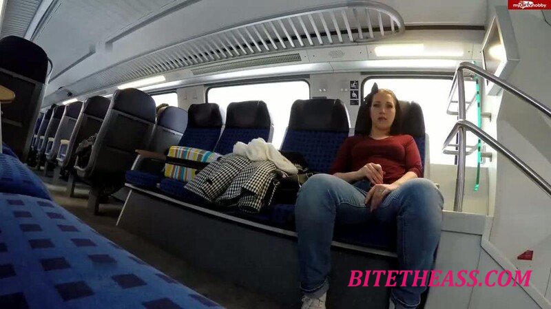 Viola_Beck -  Viola_Beck - Skandal mitten im gut besuchten Zug-Abteil [HD 720]