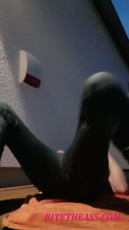 JulieEroticDress -  JulieEroticDress - MILF squirtet in jeans feucht [HD 720]