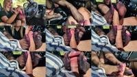  Lena Glamour - Nylon Foot Job In The Car [FullHD 1080]
