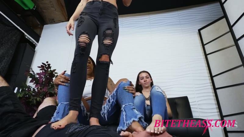  Bratty Foot Girls - Stefania, Kilo and Nicole - Hello Neighbor [FullHD 1080]
