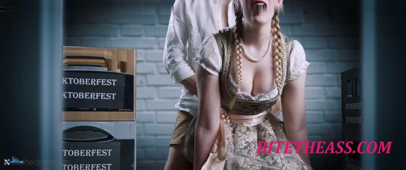 clothed-pleasures -  clothed-pleasures - Mein erstes sexvideo - Fremdgehen im Getrankelager auf dem Okt... [FullHD 1080]
