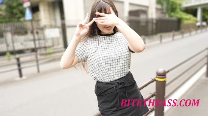 Tomomi Sorimachi - A veteran girl sticks out her tongue and makes a peace sign [FullHD 1080p]