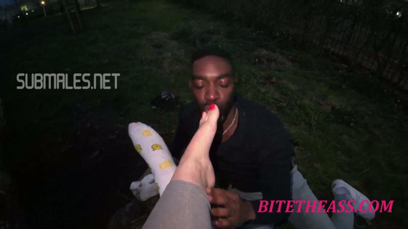  EliteFeetStreet - Fashionably Late - Public Punishment Under Katlyns Command - Ft Katlyn Moree [FullHD 1080]
