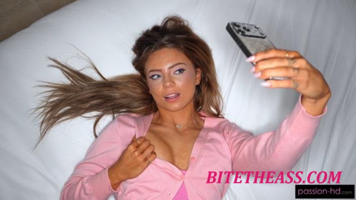 Jojo Austin, Arin Jones - Night Life [FullHD 1080p]