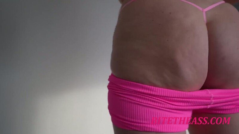 germanbombshell -  germanbombshell - ARSCHTRAINING auf der Vibrationsplatte - Trainingseinheit im String [FullHD 1080]
