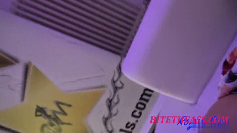 Roger-Ram -  Roger-Ram - Spontaner Messefick - Mila-Hase [FullHD 1080]
