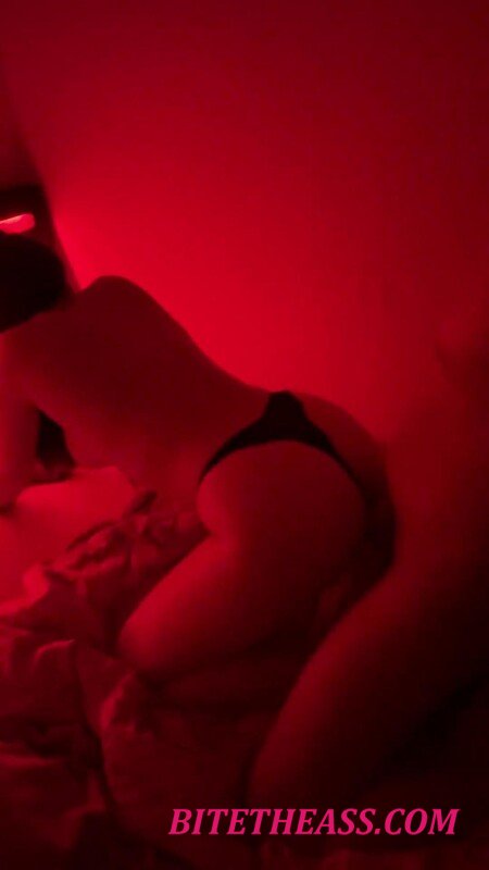 Emmaajns -  Emmaajns - Bester Freund fickt meine Frau und sie kommt laut [FullHD 1080]
