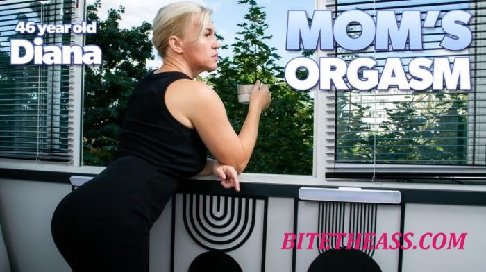 Diana E. - Diana is an all natural 46 year old mom who knows how to giver herself a masturbating orgasm! [FullHD 1080p]