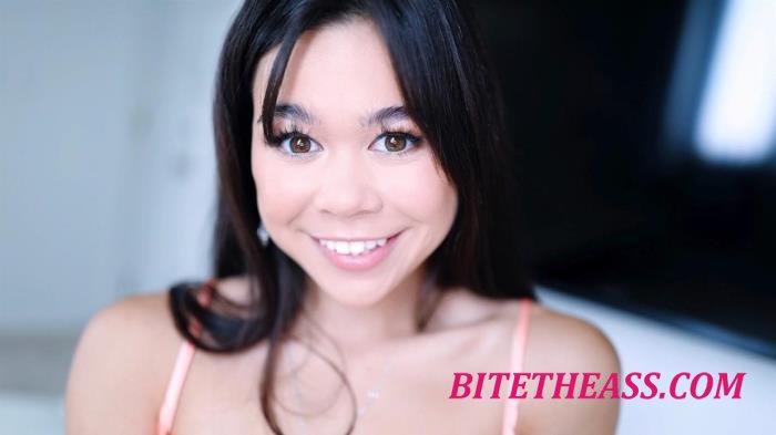 Brianna Arson - Amateur Allure Introduces Brianna Arson, A Cute Thrift Store Employee Loves Giving Head & Swallowing [FullHD 1080p]