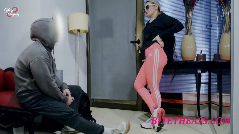  Kingdom Of Infinity: Pegging This Slut After Gym [FullHD 1080]
