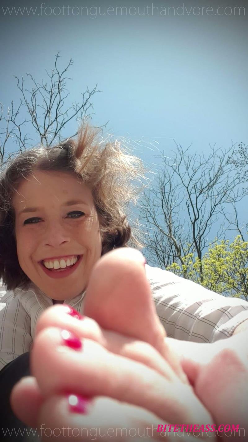  Nora - Humiliates Her Tiny Tinder Date With Her Feet [FullHD 1080]
