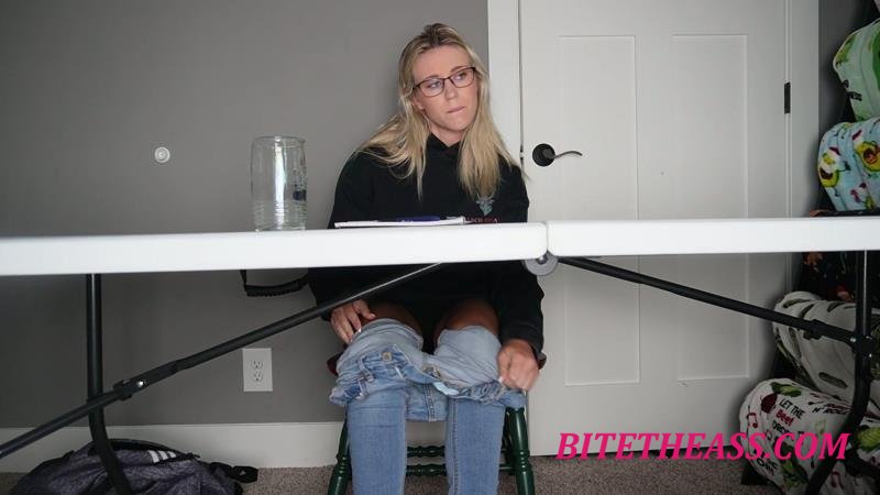  keeks 3005 - Pee Desperation In Class [FullHD 1080]
