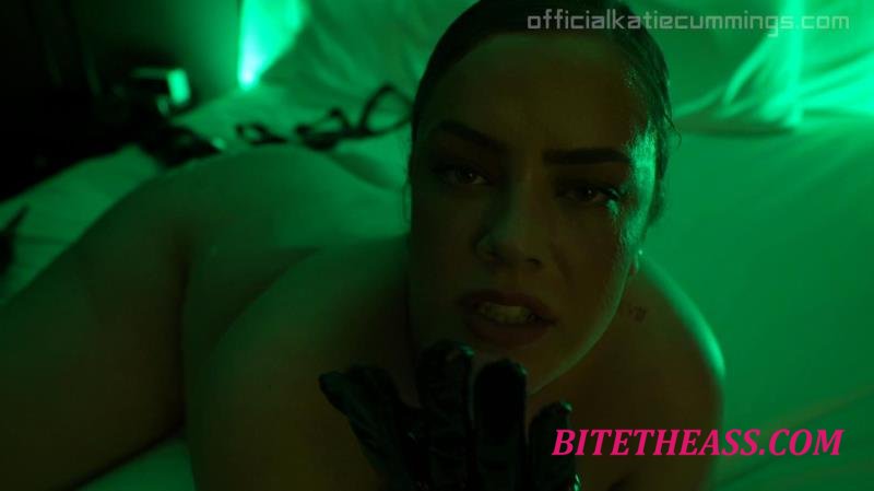 Katie Cummings -  Katie Cummings - The Glitch [4K 2160]
