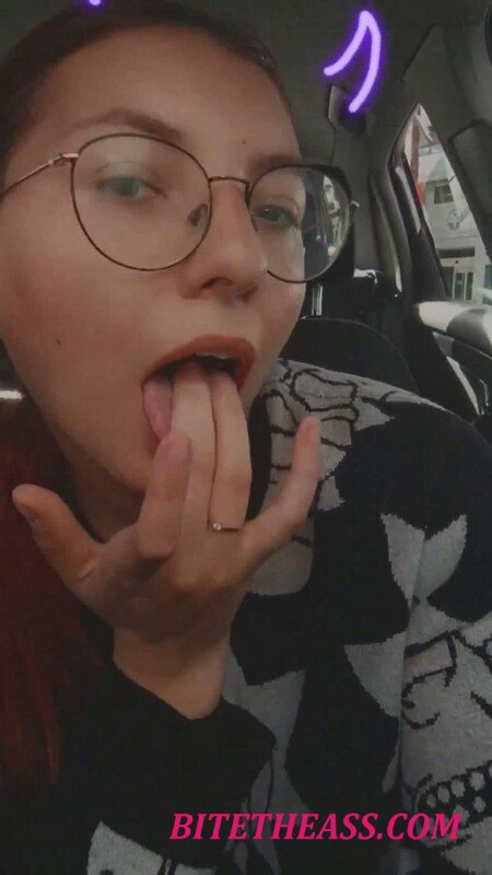 softbrattypuppy -  softbrattypuppy - Snapchat-hacke offentliche auto-masturbation [FullHD 1080]
