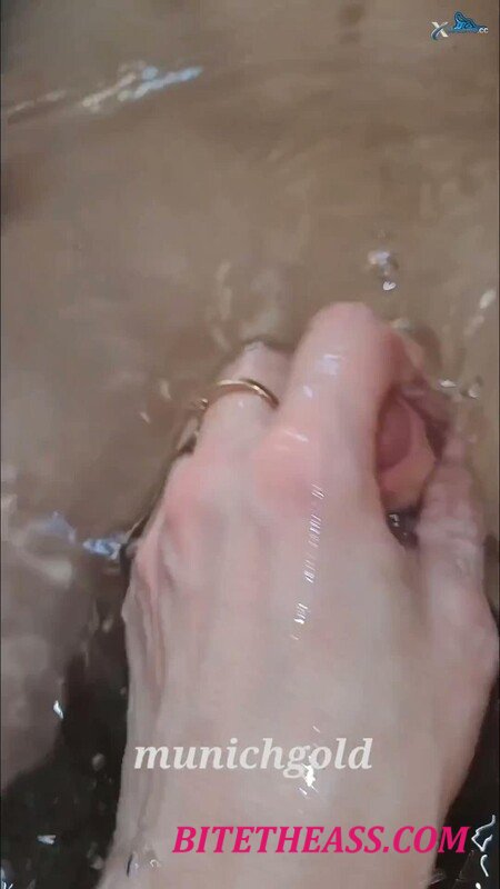 Munichgold -  Munichgold - Ruienierter Orgasmus...my New Handjob in Der Badewanne [FullHD 1080]
