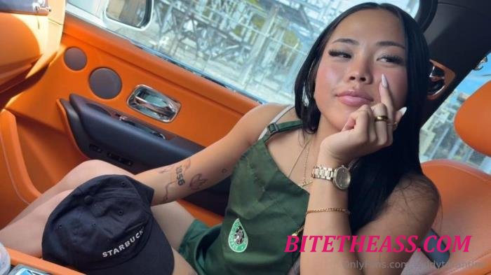 Vivienne Vo - Cute Starbucks Girl Gets Fucked During Her Shift In My Rolls Royce [HD 720p]