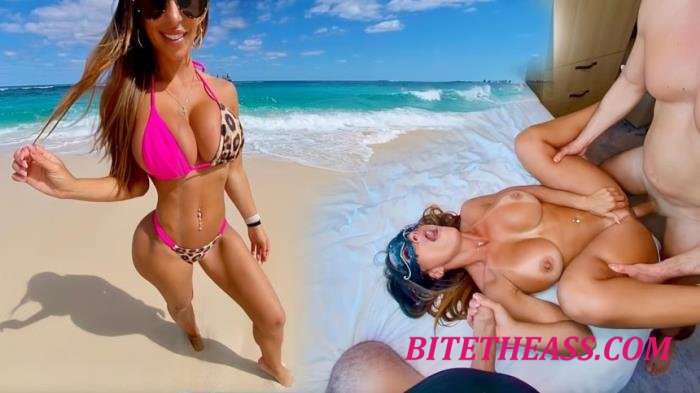 Miss Lexa - I Reward the 2 Lifeguards Who Saved Me at the Beach [UltraHD 8K 3840p]
