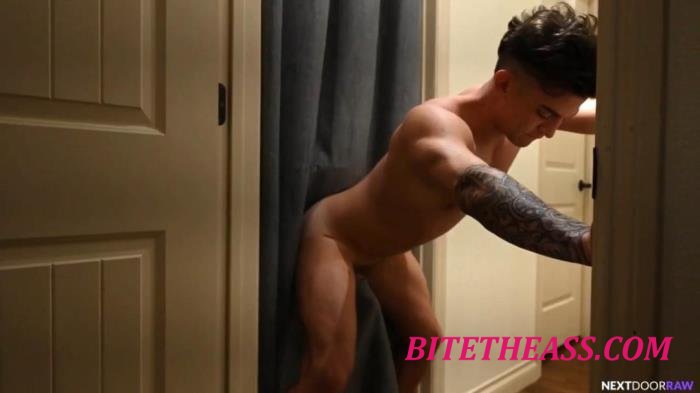 Trevor Brooks, Noah Asli - Squirt Cruising Gloryhole [HD 720p]