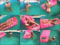 NiciDeluxe -  NiciDeluxe - Nackt im Pool [HD 720]
