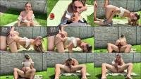 MonaMystery -  MonaMystery - Fremder fickt mich mitten im Park [FullHD 1080]
