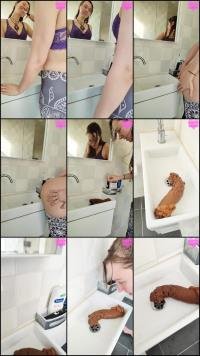  Kitty Skatt � Huge Sink Log Stinks Up Your Bathroom [SD 404]

